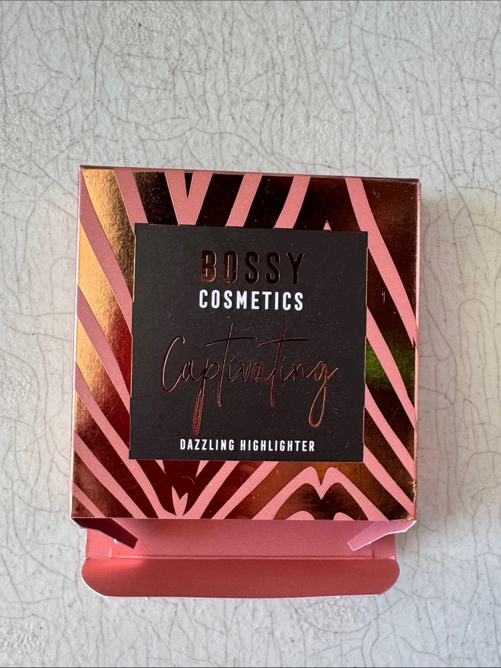 Captivating Dazzling Highlighter — bronzer